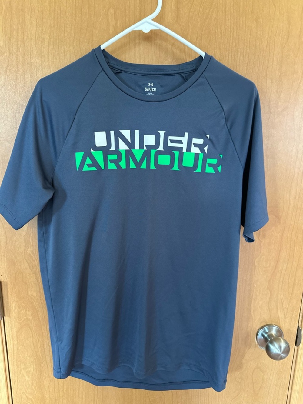 Under Armour Men’s Gray Short Sleeve Performance Tee with Green Logo
